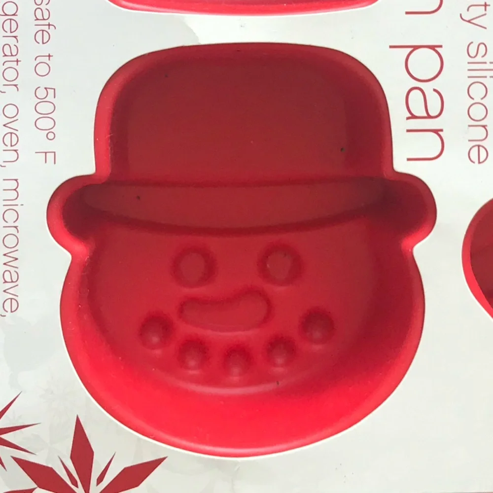 New WILTON 6 Cavity Silicone Muffin Pan Snowman Mitten Christmas Holidays Winter